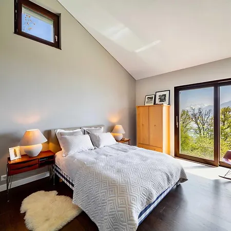 Villa Luxury Retreat With Garden Views & Nature Setting By Guestlee *