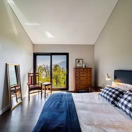 Luxury Retreat With Garden Views & Nature Setting By Guestlee