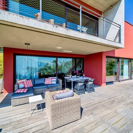 Villa Luxury Retreat With Garden Views & Nature Setting By Guestlee *