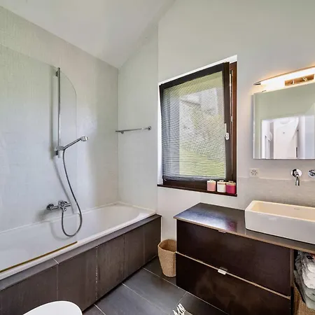 Villa Luxury Retreat With Garden Views & Nature Setting By Guestlee