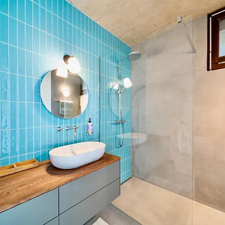 Villa Luxury Retreat With Garden Views & Nature Setting By Guestlee