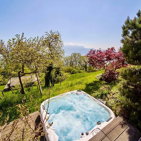 Luxury Retreat With Garden Views & Nature Setting By Guestlee Villa