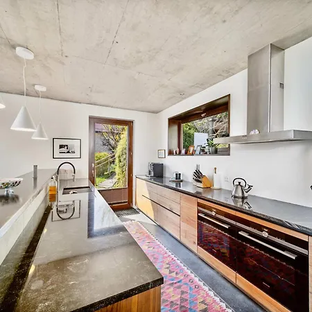 Luxury Retreat With Garden Views & Nature Setting By Guestlee