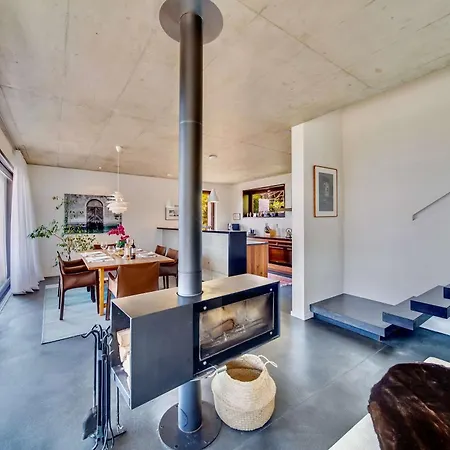 Luxury Retreat With Garden Views & Nature Setting By Guestlee Villa
