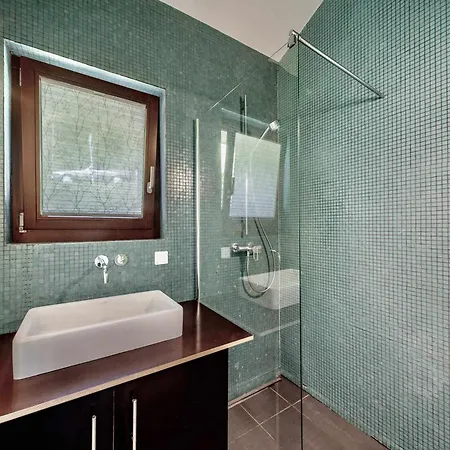 Luxury Retreat With Garden Views & Nature Setting By Guestlee Chardonne